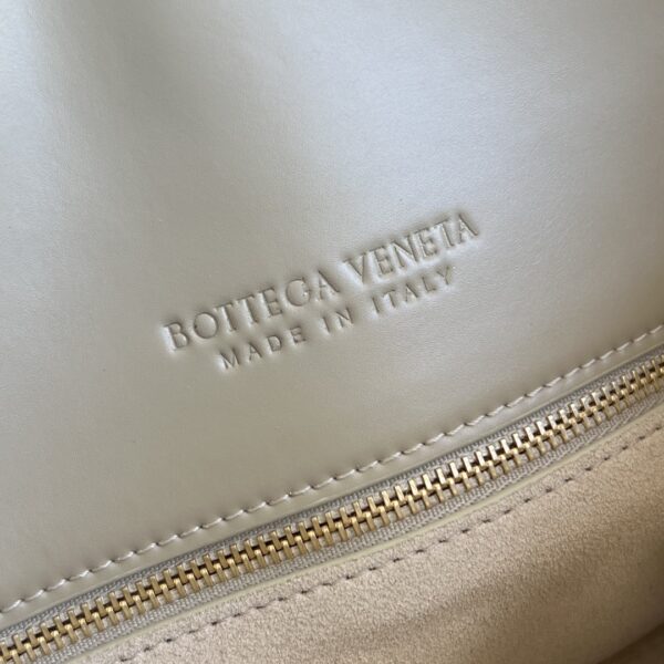 BOTTEGA VENETA Small Liberta