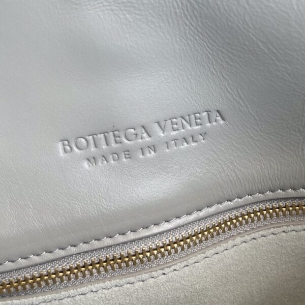 BOTTEGA VENETA Small Liberta