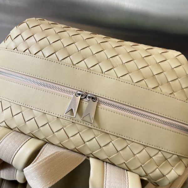 BOTTEGA VENETA Leather backpack
