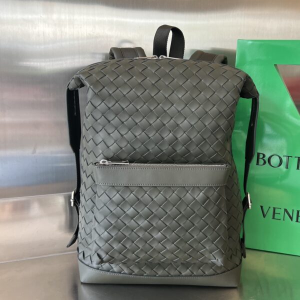 BOTTEGA VENETA Leather backpack